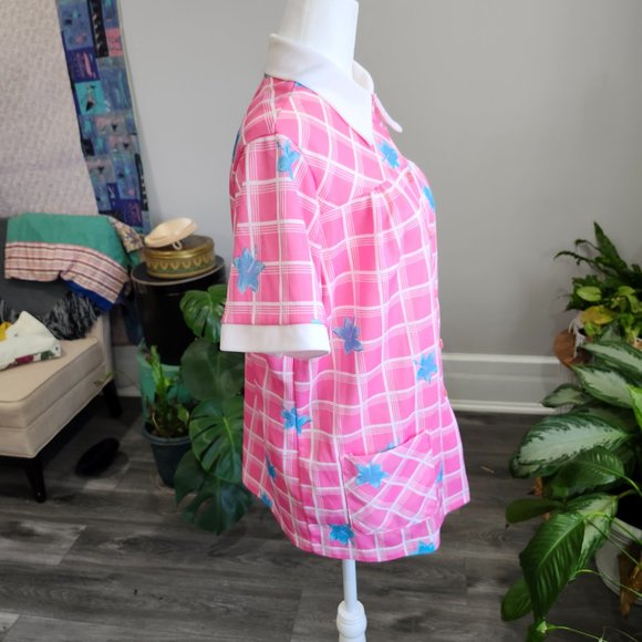 Vintage 1970's Hot Pink & White Polyknit Smock Top with Blue Hibiscus Print - Picture 6 of 8